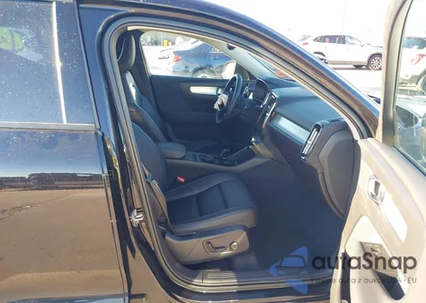 2022 Volvo Xc40 T5 Momentum z USA, uszkodzony, nr VIN YV4162UK1N2763065